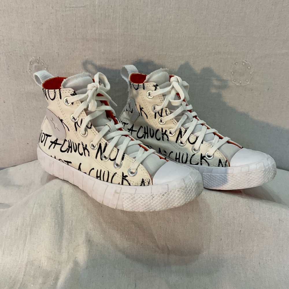 Converse ChuckTaylor( Not a Chuck) High Tops  Sneaker— size 5 A++